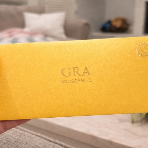 Sterling Silver Oval Moissanite Engagement Ring 1CT Halo Twist Design size 5 - Picture 3 of 3